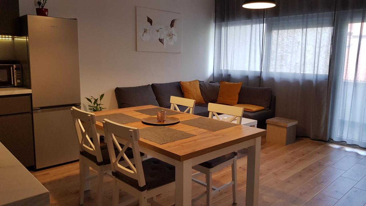 Kalea Pula Center Apartment ภายนอก รูปภาพ